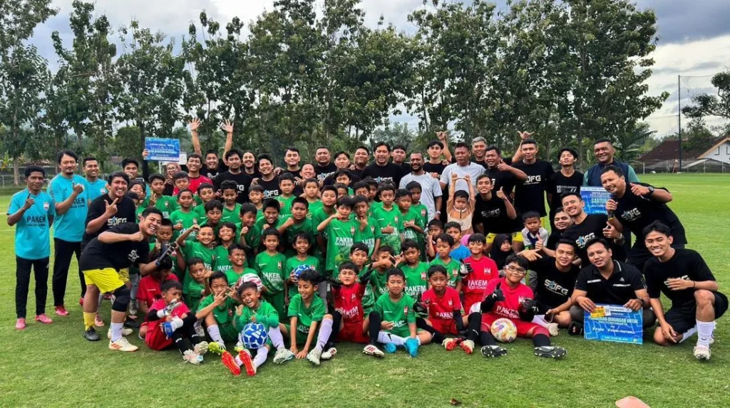 Sjfc Gelar Coaching Clinic Dengan Legenda Beri Santunan Dan Dukungan Ssb