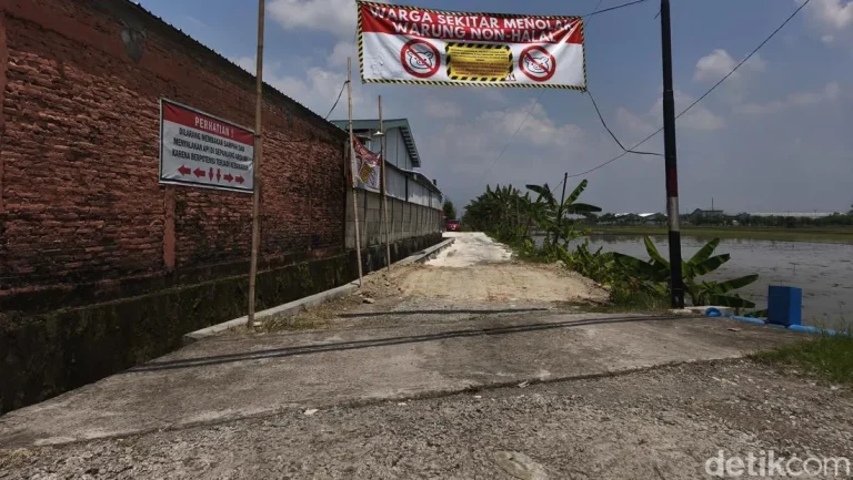 Pengelola Warung Mi Babi Sukoharjo Siap Mediasi Usai Ditolak Warga