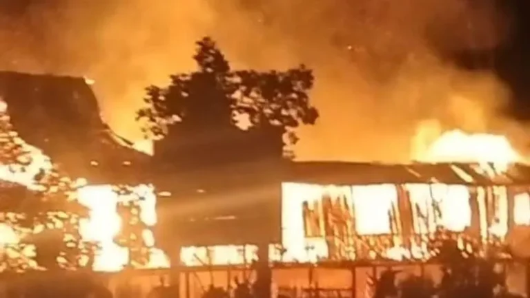Gereja Mimika Terbakar Hebat Diduga Lilin Altar Lupa Dipadamkan