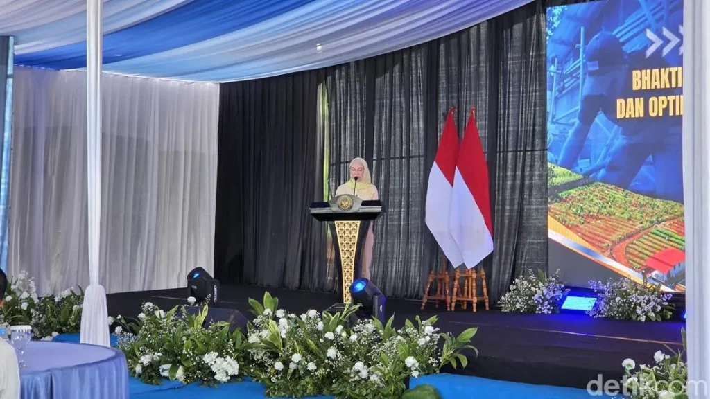 Dewi Asmara Dukung Program Bansos Bedah Rumah Kemenimipas Di Sukabumi